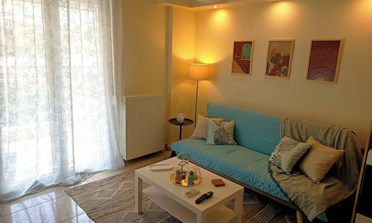 Nea Michaniona Apartment | Καλωσορίσατε στο Helen’s Cozy Escape, ένα πολυτελές και κομψό studio.