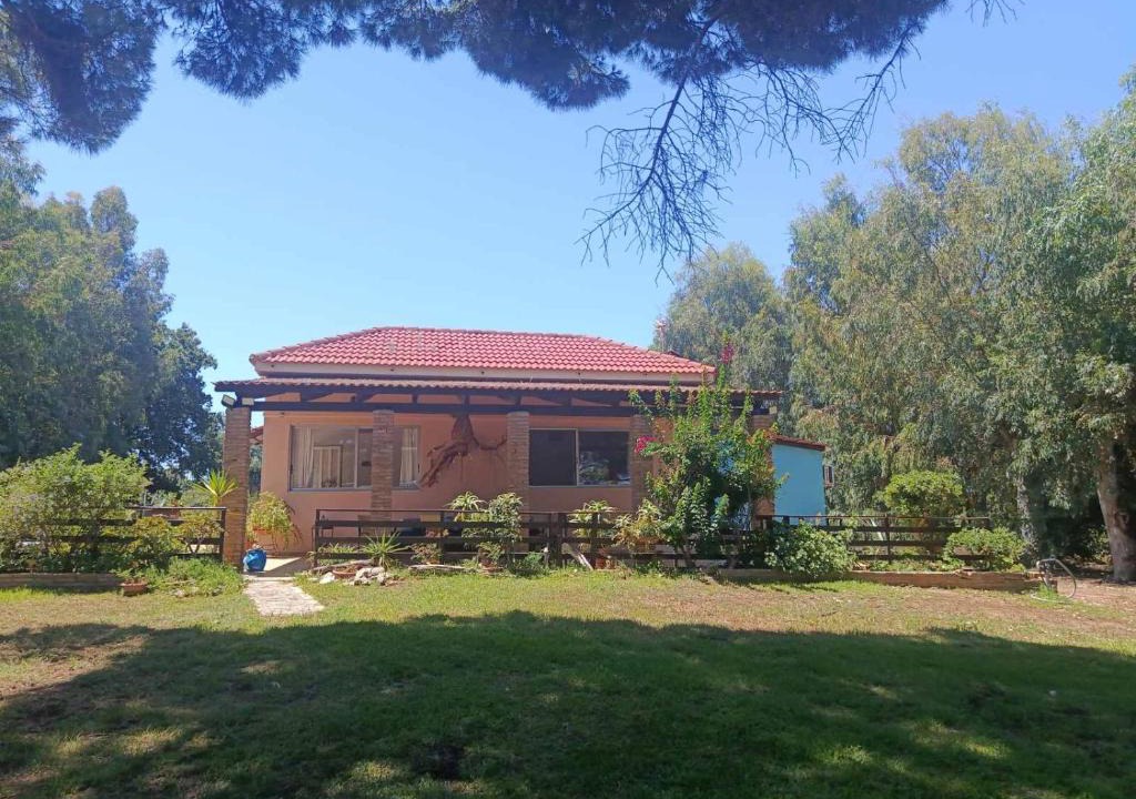 Larissos House | Κτήμα Εμιαλη
