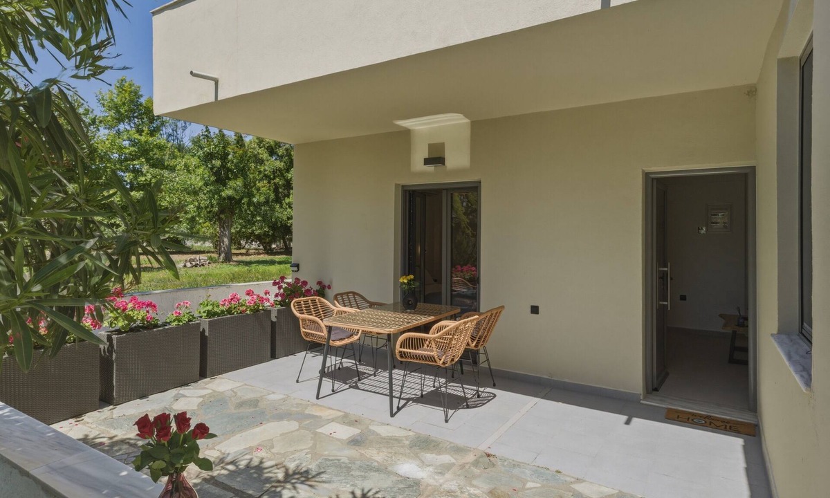 Chalikounas House | 2-Bedroom Apartment with Terrace, Balcony, Wi-Fi & Air Conditioning