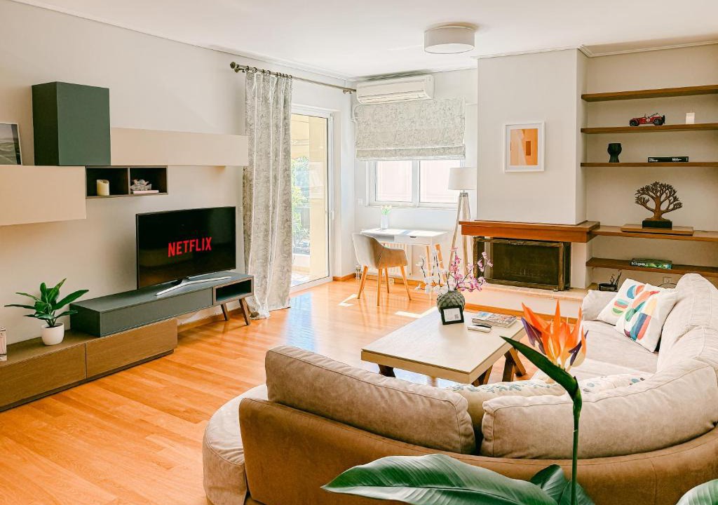 Marousi Apartment | 2BR home with Parking close to YGEIA, Mitera & OAKA