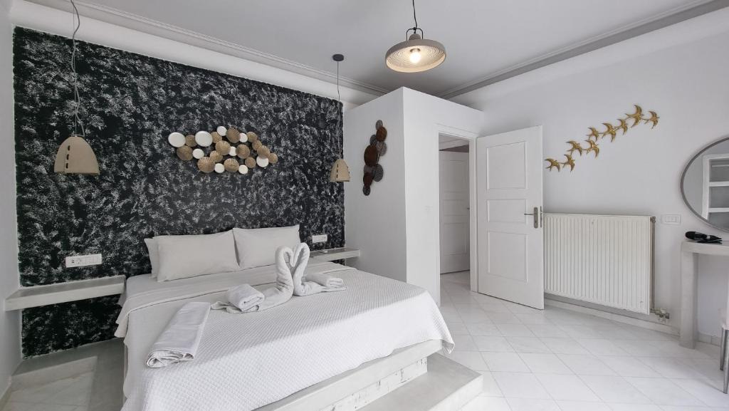 Perissa Apartment | 3 Bedroom House included car rental-Heated Jacuzzi