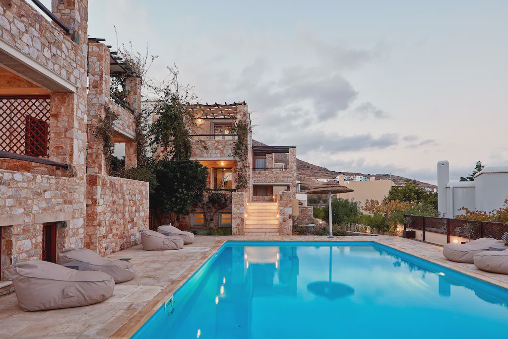 Vissa Villa | 3 Bedroom Villa with Sea View and pool access