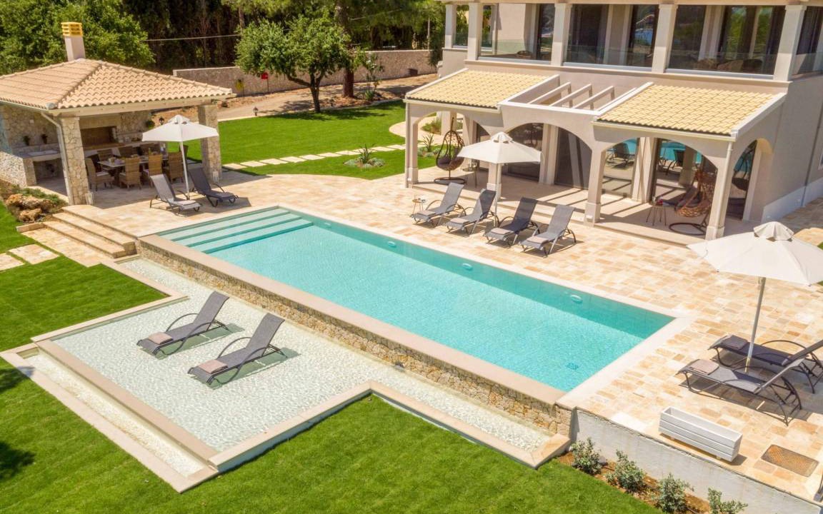 Dassia Villa | 350 m² Villa ∙ 5 bedrooms ∙ 10 guests