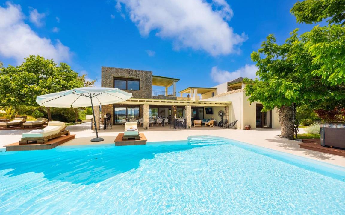 Potamos Villa | 780 m² Villa ∙ 6 bedrooms ∙ 16 guests