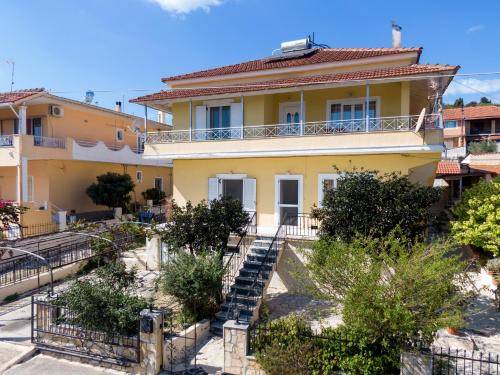 Petriti House | 95 m² House ∙ 3 bedrooms ∙ 6 guests