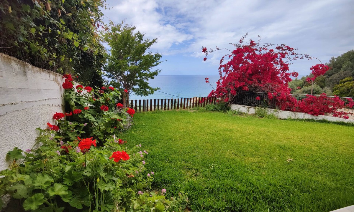 Parga Villa | A House close to the beach,with infinite view and quiet for families/friends