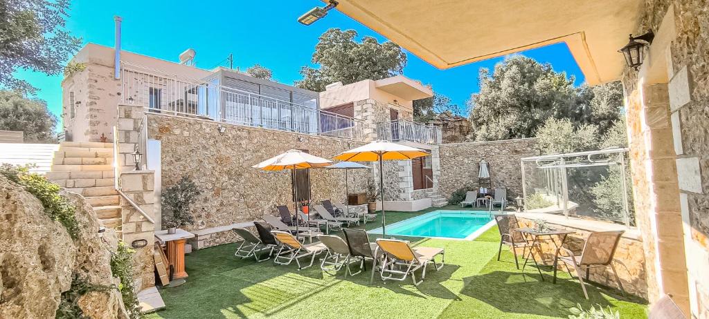 Katochori House | Achlades The Mountain Paradise Villas - Suite with a Private Jacuzzi, Pool, and a Balcony with an Amazing View!