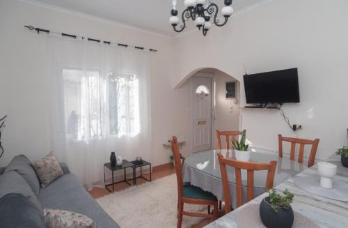 Karlovassi Apartment | Alonaki home 1