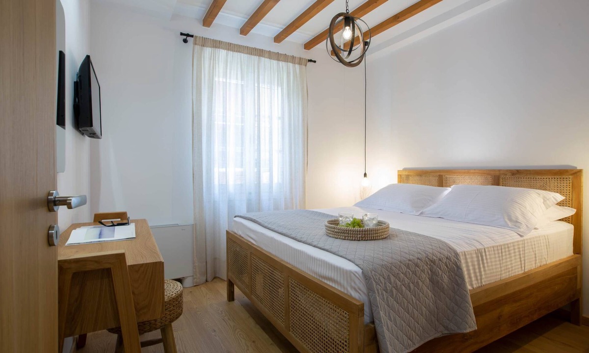 Lefkada Town House | Angestrale Wood-Cosy Apartment in the city center