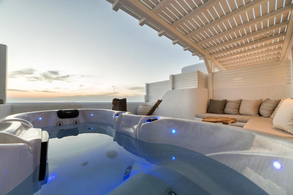 Nea Cryssi Akti Hotel | Anna Platanou Suites