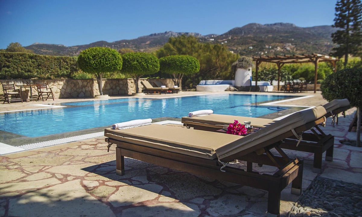 Tripitos Apartment | Apartment by the pool in Sitia Oceanides