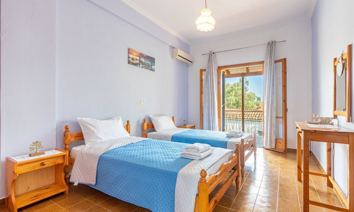 Kato Korakiana Apartment | Apartment 'Dolce Far Niente' with Shared Terrace, Wi-Fi and Air Conditioning