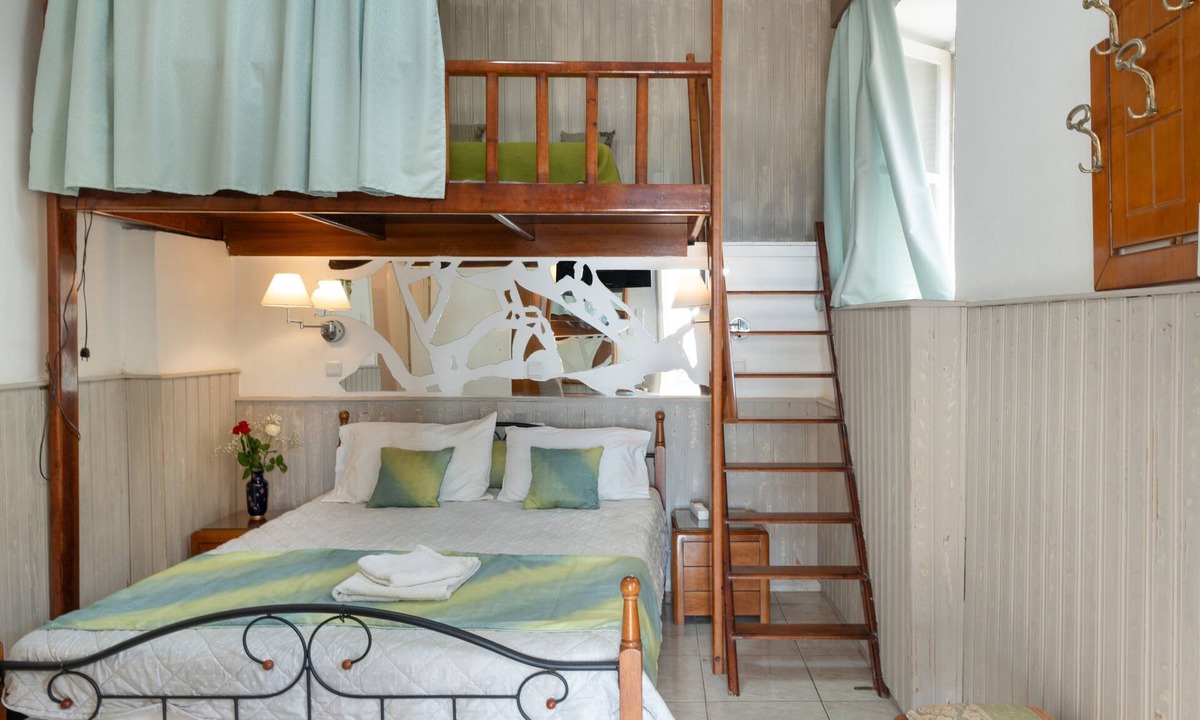 Panormos Apartment | Apartment 'Double Studio No 1' with Sea View, Wi-Fi and Air Conditioning