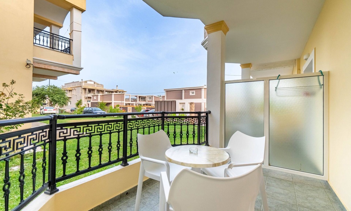 Agios Stefanos Avliotes Apartment | Apartment In A Hotel 'Kosmos Studio 2' with Shared Terrace, Wi-Fi and Air Conditioning