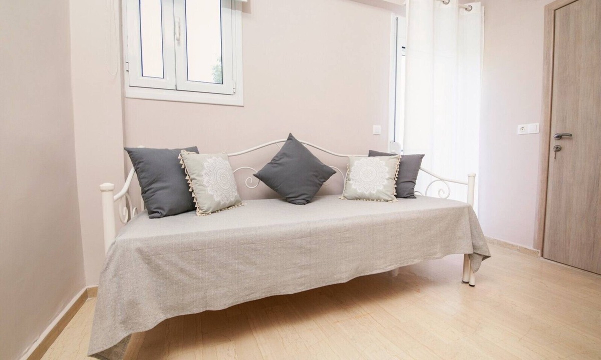 Kalamata Apartment | Apartment 'Mantisses Studio' with Shared Terrace, Wi-Fi and Air Conditioning