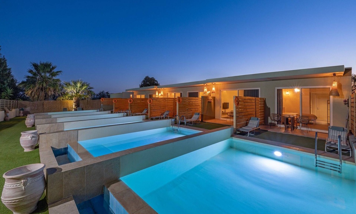 Archangelos Apartment | Apartment 'Mb Luxury Suites Charaki No 3' with Private Pool, Wi-Fi, and Air Conditioning