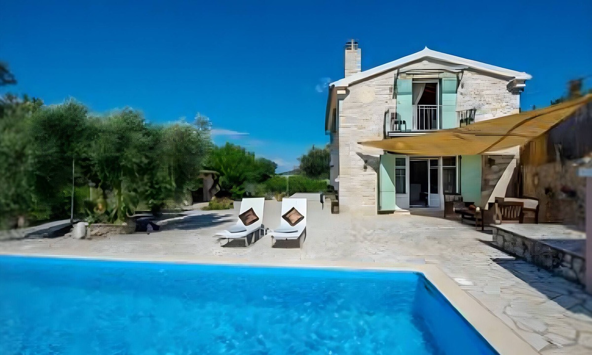 Peroulion Apartment | Apartment 'Siorra Angelina Villa' with Private Pool, Wi-Fi and Air Conditioning