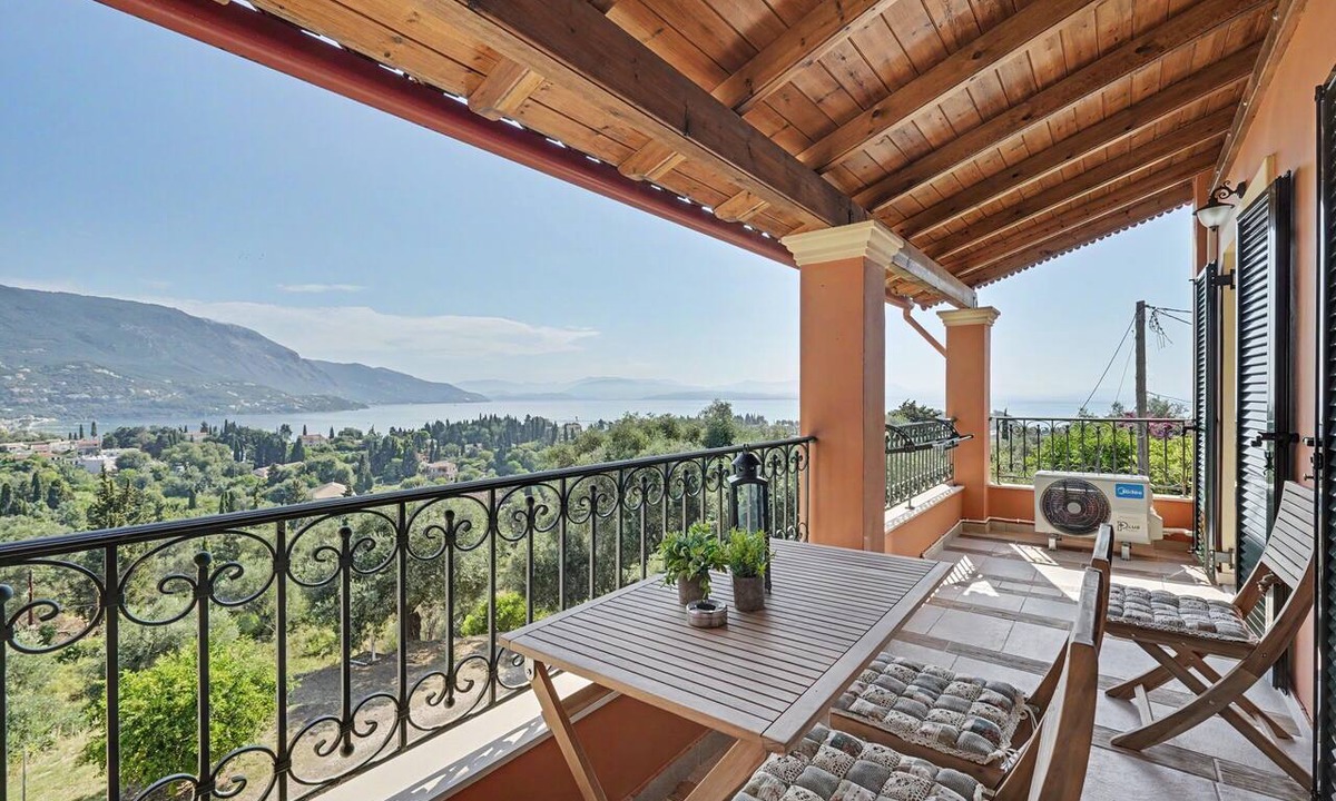 Kato Korakiana Apartment | Apartment 'Villa Boho' with Sea View and Shared Garden