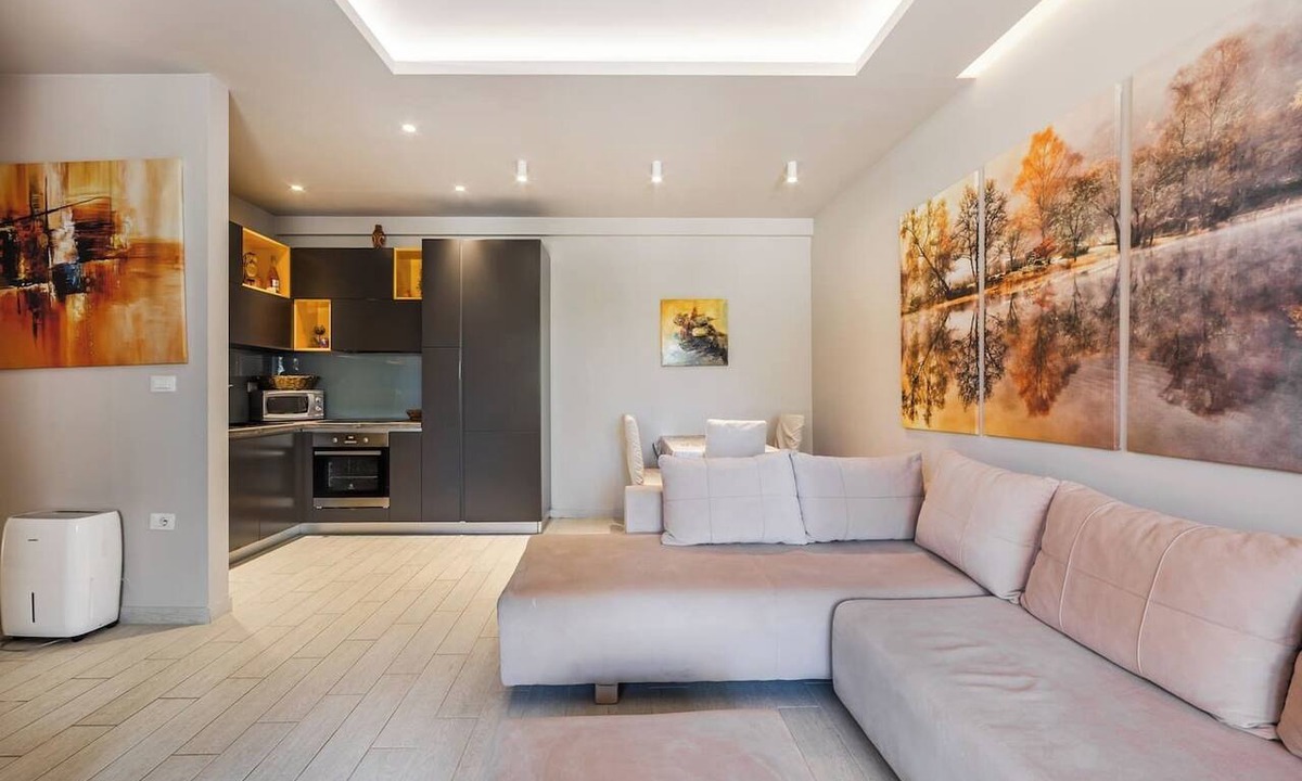 Orikum Apartment | Aquamarine Poolside Apartment | 1BR & Free Parking by PikHost