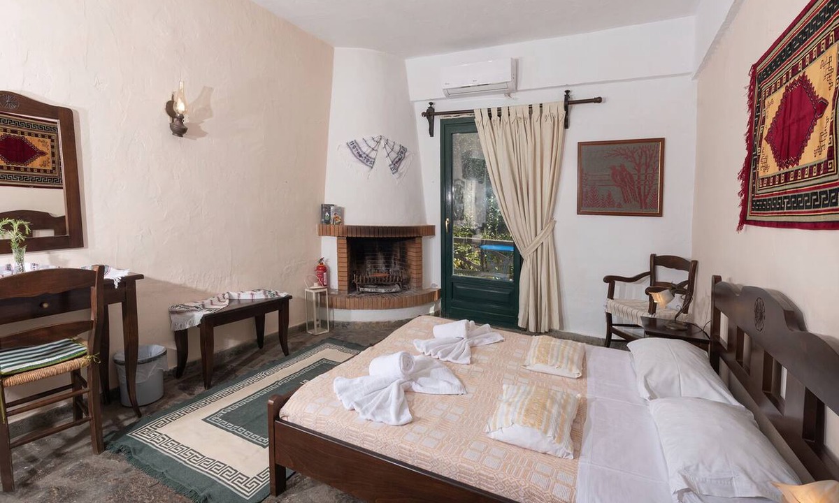 Tilisos Hotel | Arolithos Traditional Cretan Village