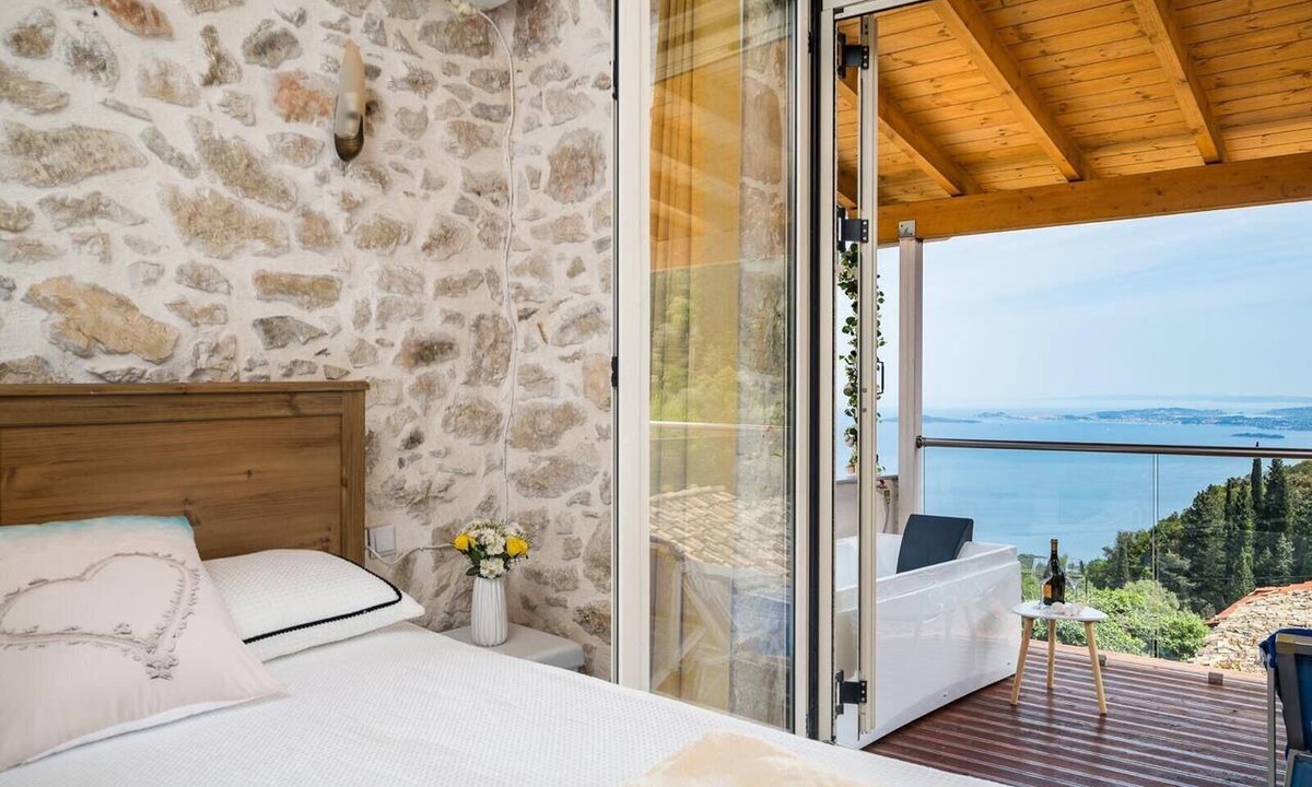 Spartylas House | Art House Seaview & Jacuzzi Spartylas Sleeps 4
