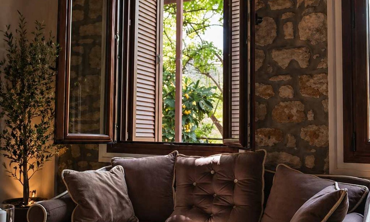 Arta Apartment | Arta Wood Stone Traditional Villa Central Stay