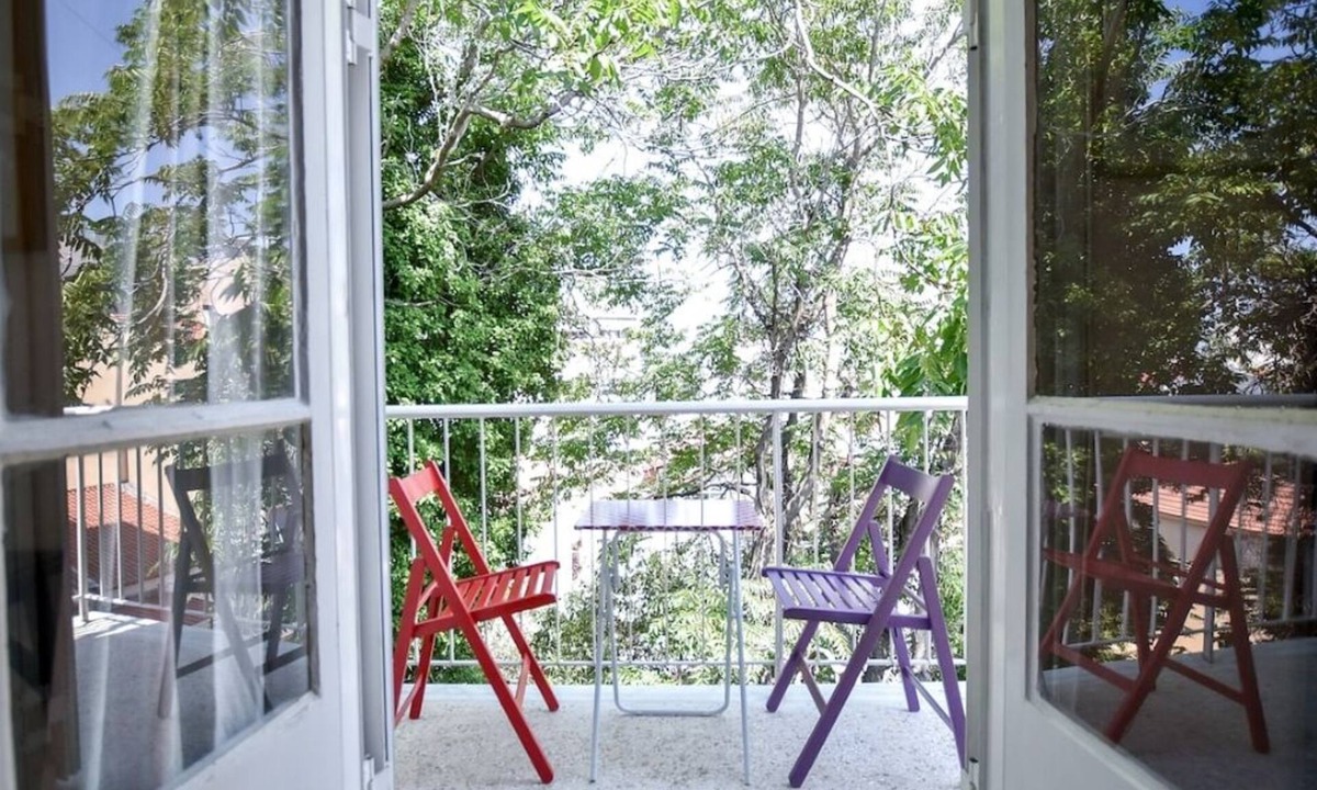 Zavlani Apartment | Artistic 3-bedroom apartment with AC-Wifi in lovely Patra, family & pet friendly