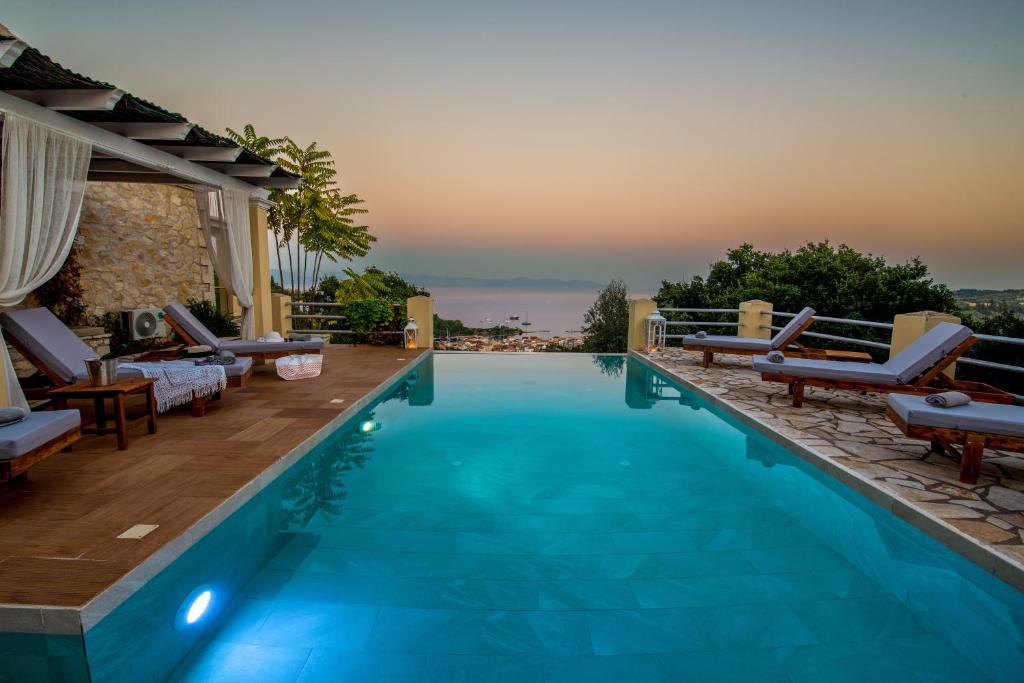 Gaios Villa | Artistsvillas-Red Rose