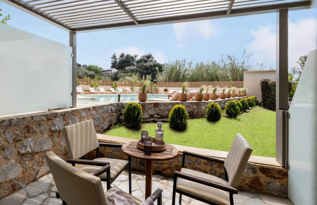 Troulos Hotel | Astoria Hotel