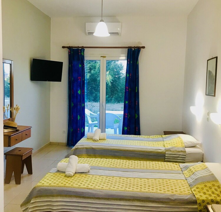 Roda House | Banos Apartments 1 room Studio and Swimming Pool