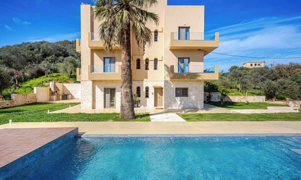 Kato Stalos House | Beautiful apartment for the whole family with view at the beach