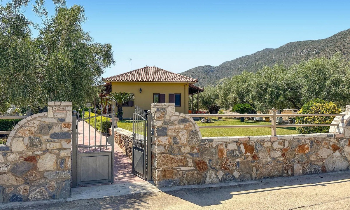 Paralia House | Beautiful home in Agios Andreas Astros