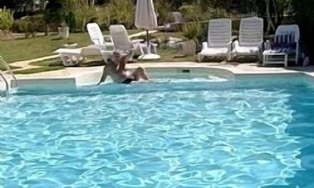 Kassiopi Apartment | Beautiful pool, spacious gardens, quiet area, free wifi, bbq 2-4 guests per apt.