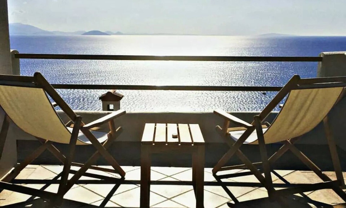 Astros Apartment | Blue Horizon - Sapphire Deluxe Sea View Suite