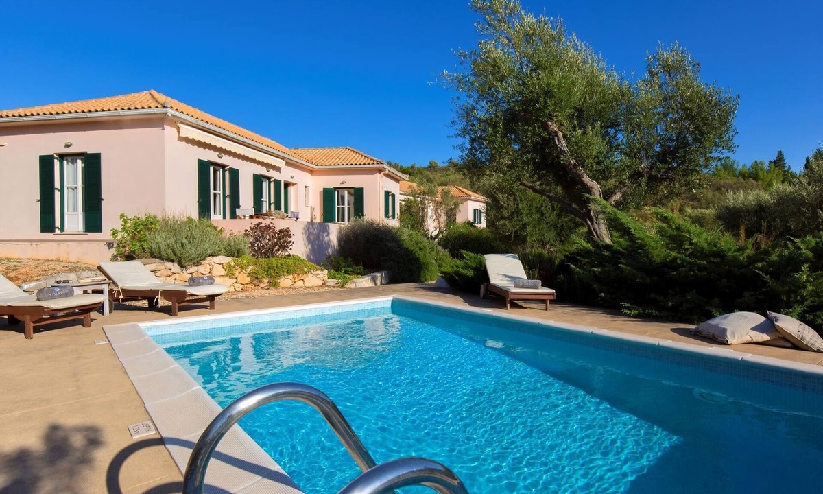 Ithaki Villa | Bright Beachfront Villa close to Vathy and Tavernas with Direct Beach Access
