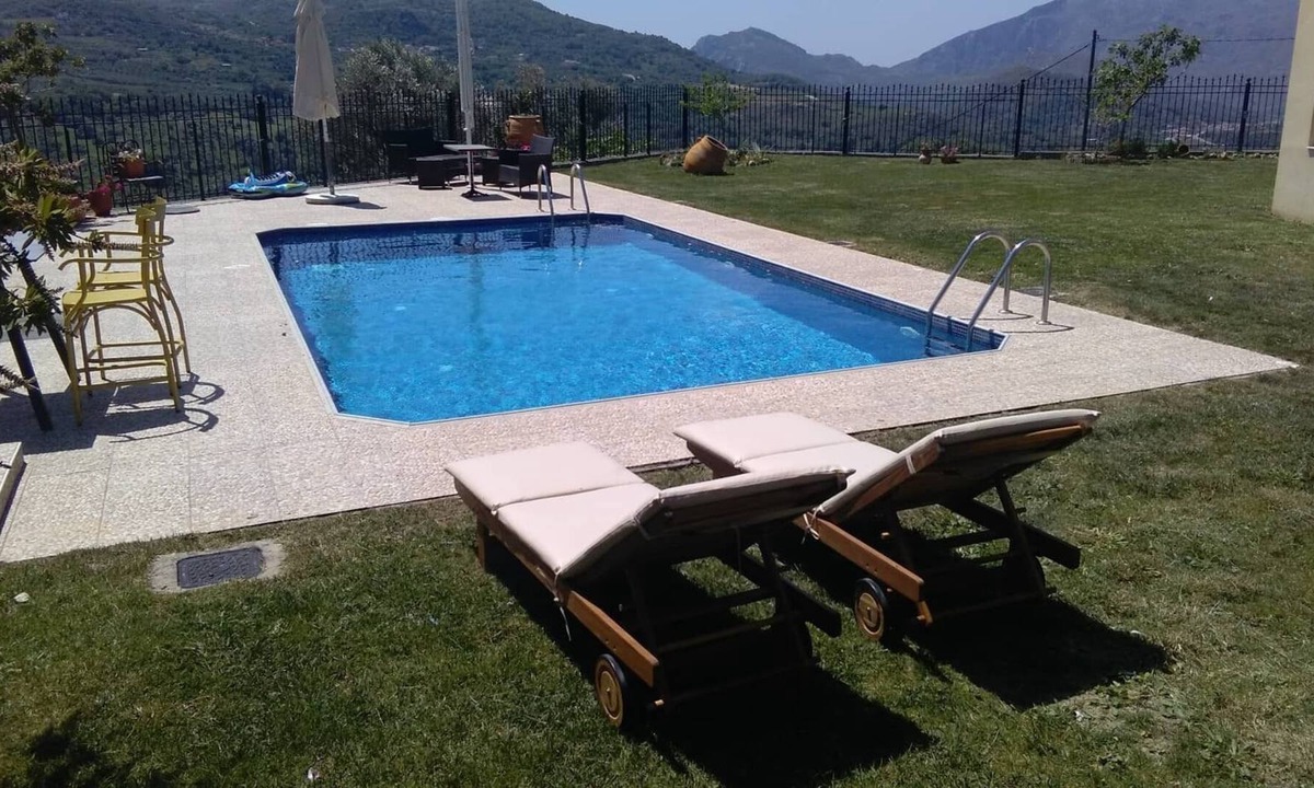 Spilion Villa | Budget Villa for Families in Spili, w/ Private Pool, BBQ & Children Area