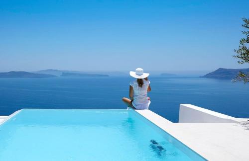 Oia Villa | Caldera Crest Villa Oia Santorini Private Pool Caldera Views Hot Tub