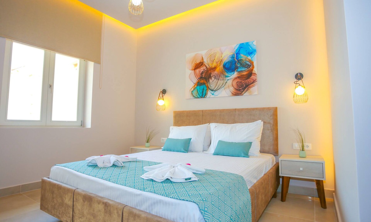 Chania Old City Hotel | Casa de Potie - Casa 7: Double Room With Balcony in the Heart of Chania Old Town