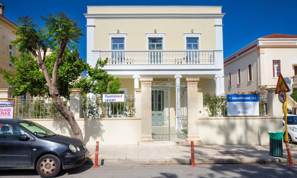 Chania Town Villa | Casa Verde Chania, 8 BD, 6 BA, 3 Jacuzzi, cozy