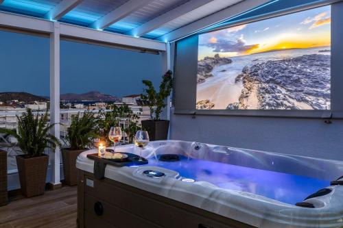 Varkiza Apartment | Central penthouse studio with Jacuzzi in Varkiza