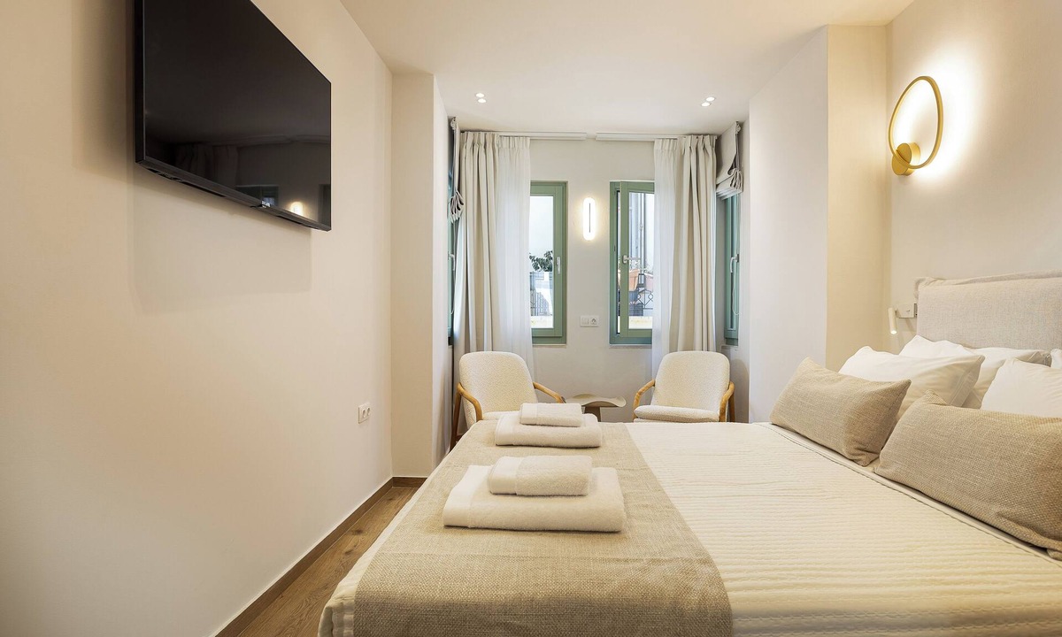 Violi Charaki Apartment | CF castle side apartment, wonderful accommodation choice up to 4 guests