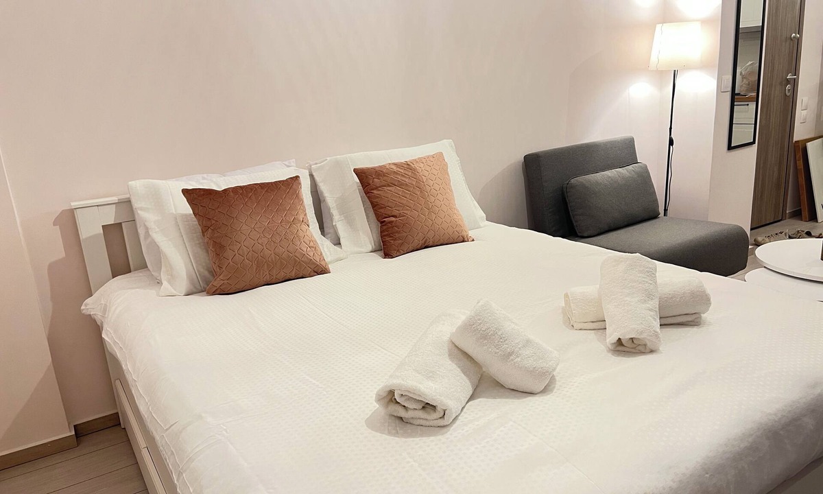 Mousio House | Charming 1-bedroom apartment in wonderful Athina with WiFi, AC