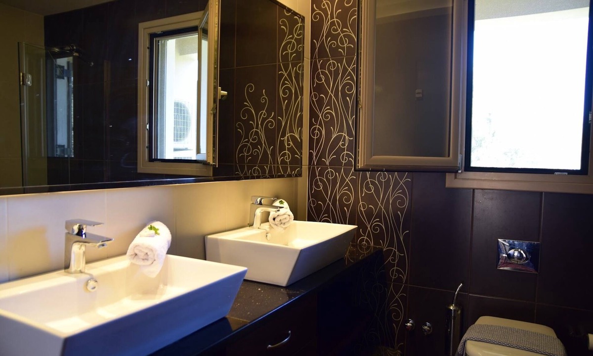 Karavomylos Apartment | Charming 2-bedroom apartment in peaceful Karavomylos with AC, WiFi