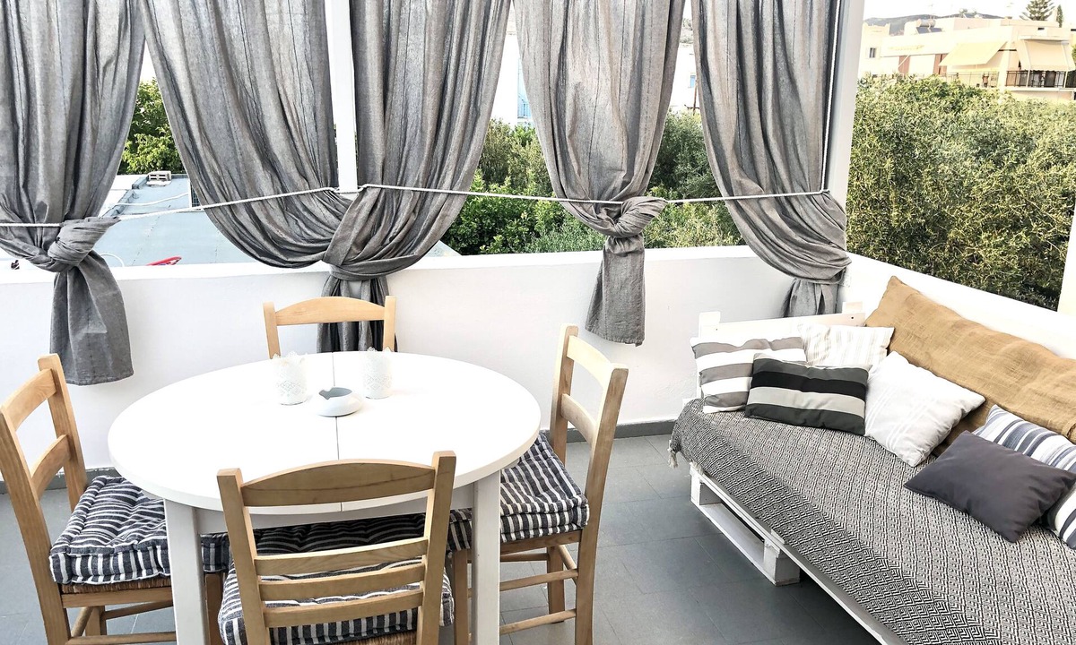 Parikia Apartment | Charming two-room apartment with terrace, up to 4: 300m from Livadia beach