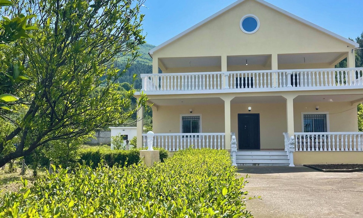 Sakës Villa | Charming Villa in Lezhë, Albania
