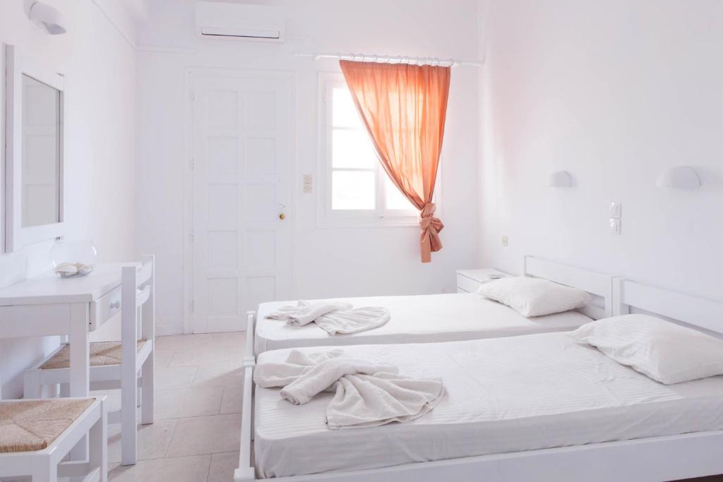Antiparos Hotel | Claire