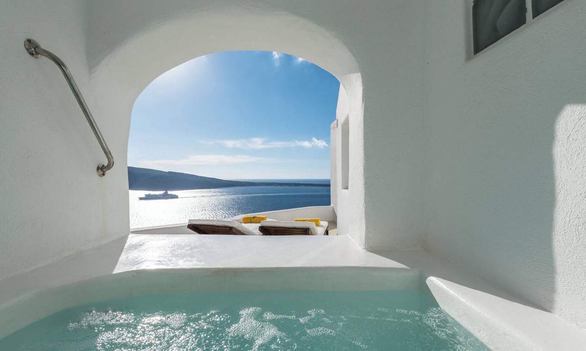 Oia Hotel | Cliff Nest Honeymoon Suite with Private Whirlpool & Caldera View *access via num
