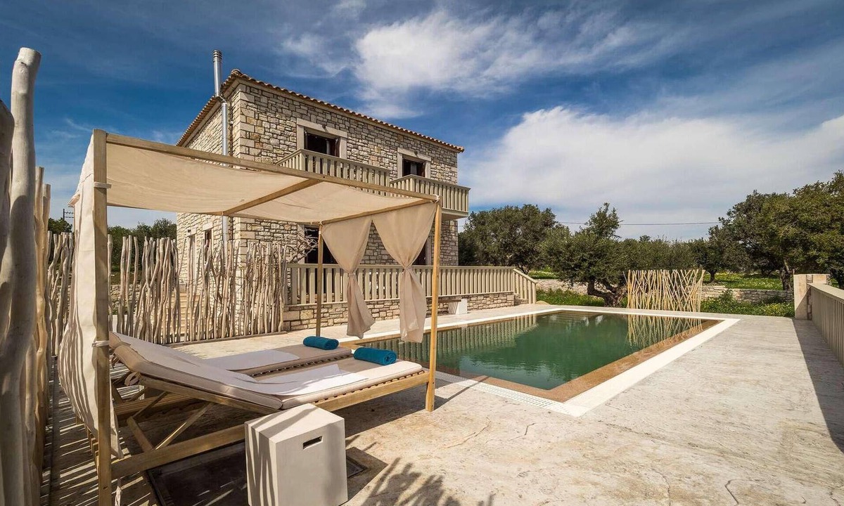 Livadhakia House | Close to the tiny settlement of Livadakia, elevated above the beach with wonderful sea views, sits t