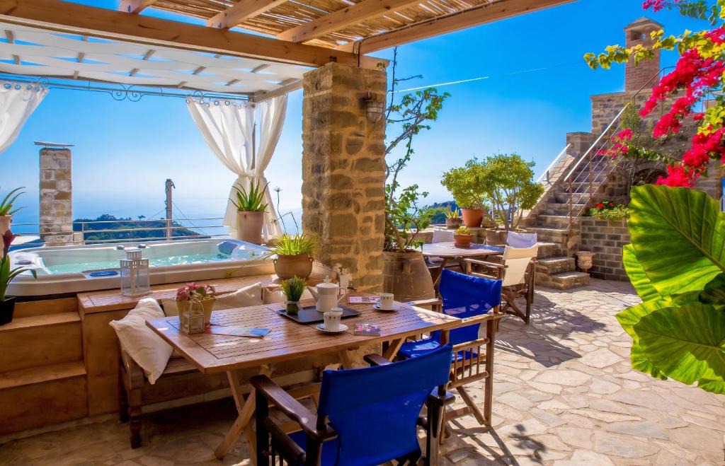 Anatoli House | Comfortable house with sea view in Anatoli + jacuzzi