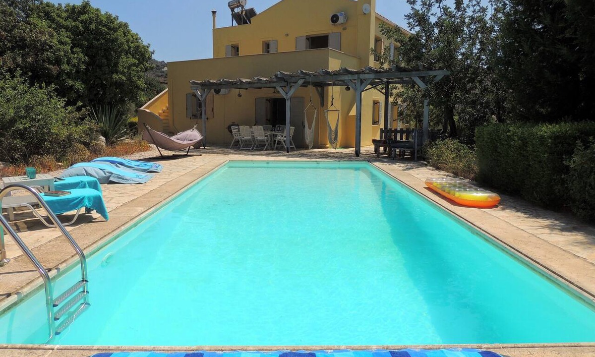 Kampia Villa | Completely private and very spacious 3 bedroom villa with large pool and views.